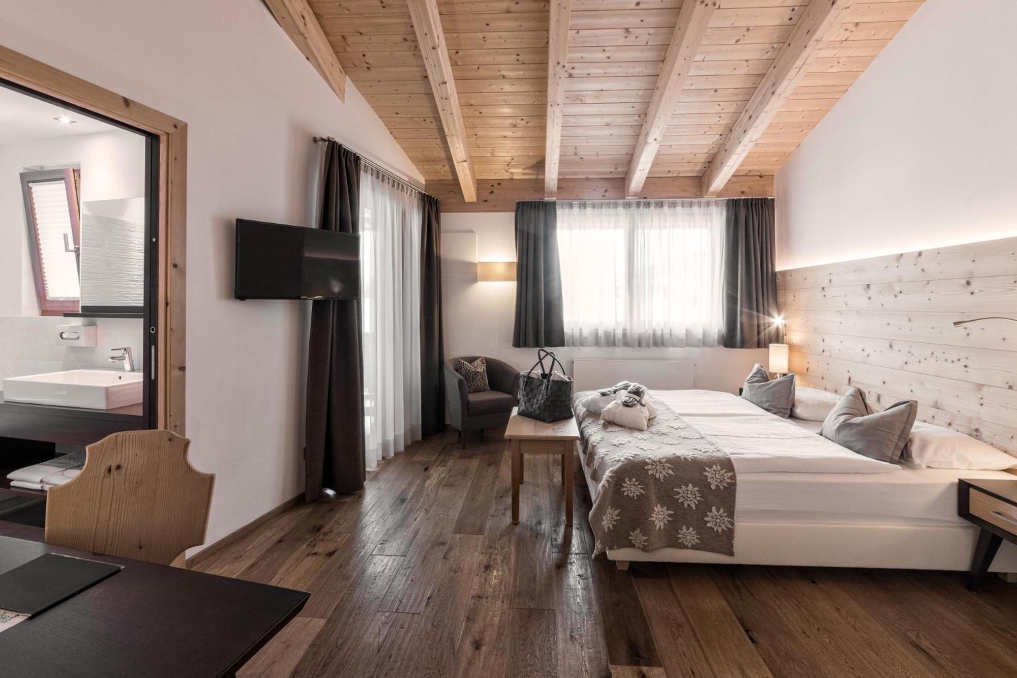לה וילה Hotel Ciasa Soleil מראה חיצוני תמונה